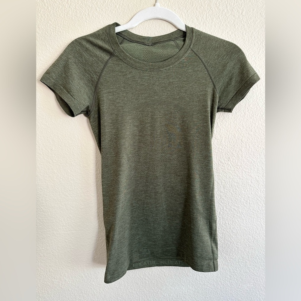 Lululemon Green Swiftly Tech Short Sleeve Size 4